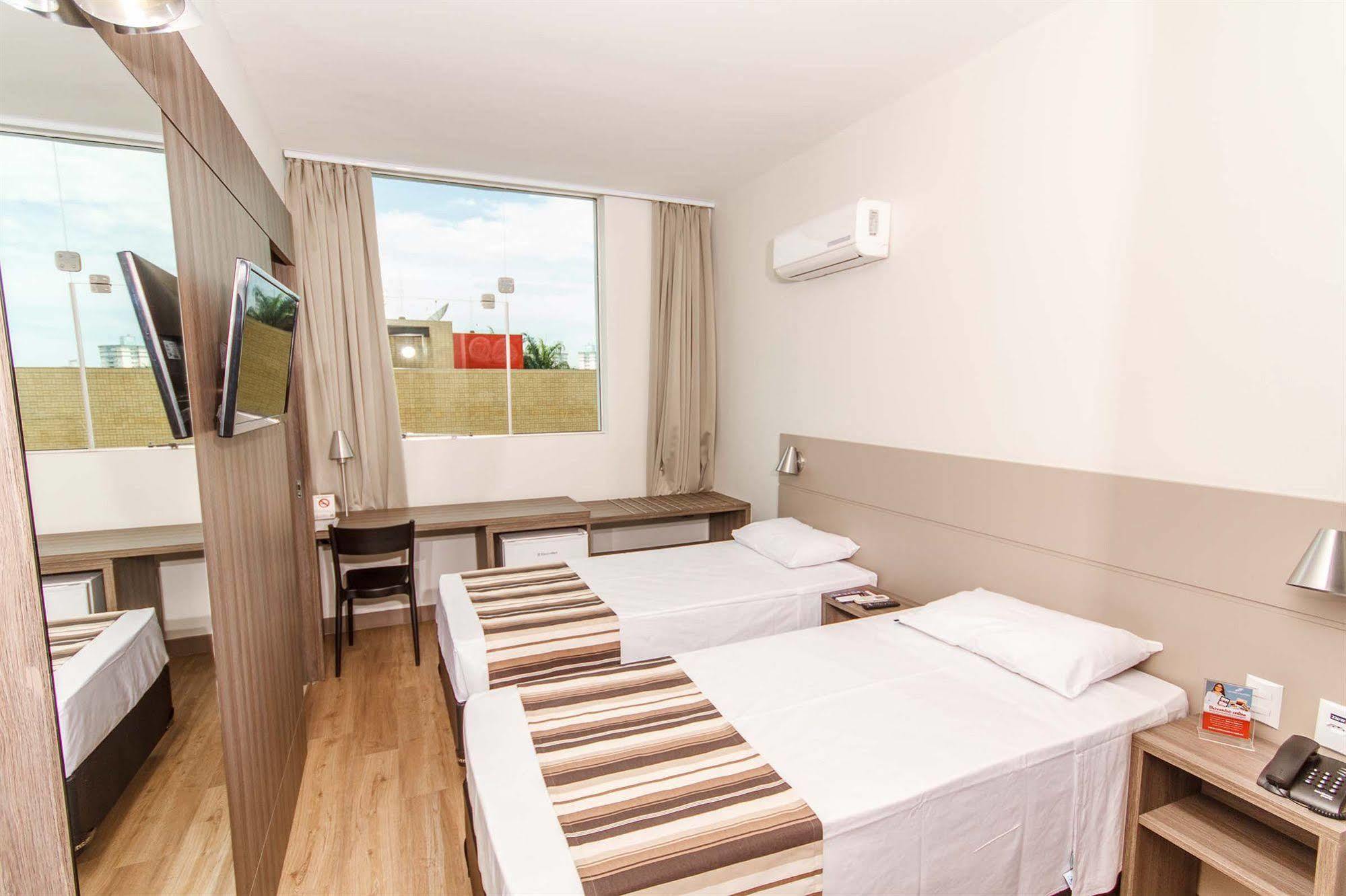 Hotel Valerim Itajai / Navegantes Zewnętrze zdjęcie